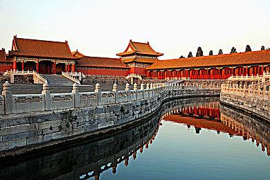 华纳将继续推出DC游戏，但暂时不会制作《超人》游戏